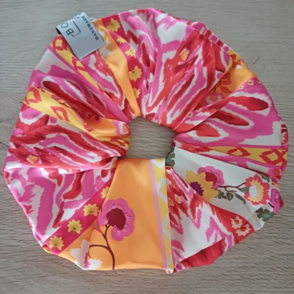 MY CORAL PINK SCRUNCHIE